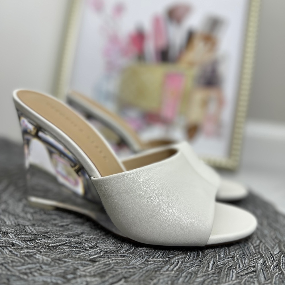 VERONICA BEARD Dali Lucite Wedge in Coconut